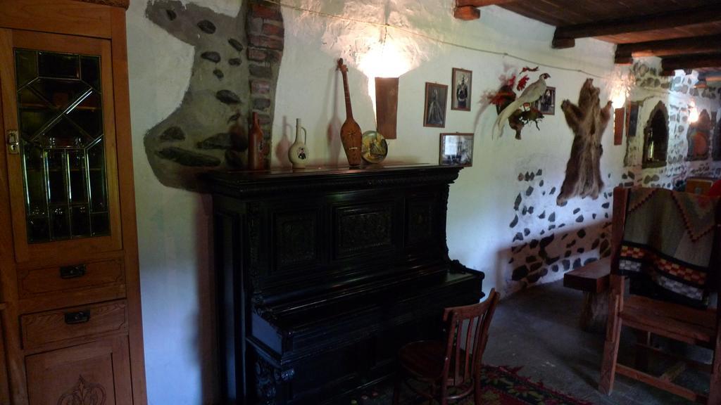 Chateau Bruale Tkhilistskaro Buitenkant foto